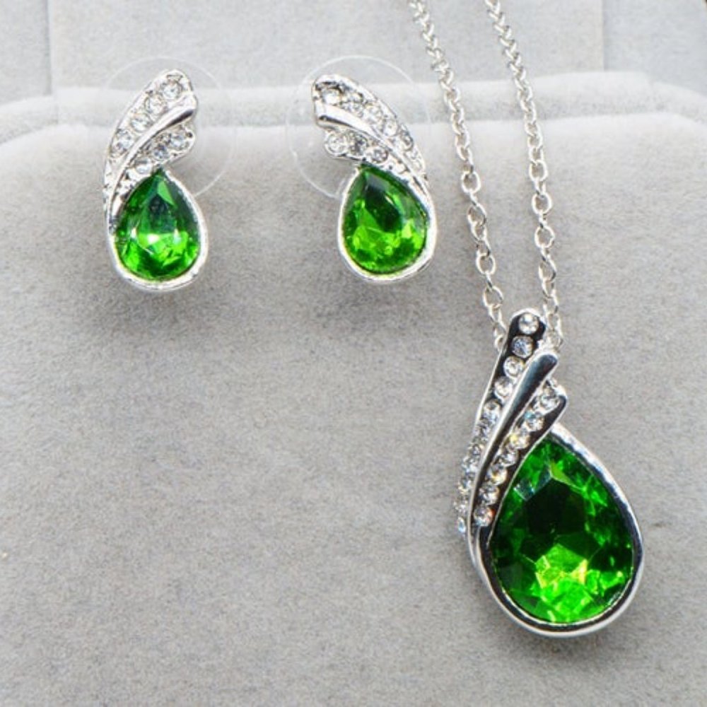 3CTW Genuine Pear Cut White AAA CZ Peacock Pendant